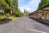 Redwood Hyperion Suites