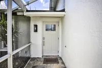 Canal-Front Cape Coral Home: Pool & Patio - Parkering