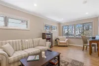 Metawisebnb Waterfront 3BR Coastal Escape - Balkon