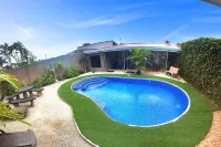 Private residential home for 8 with private pool; 5 min walk to Jacó Beach. - สระว่ายน้ำส่วนตัว