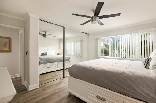 Sunny La Jolla 2 Bed 2 Bath Villa - Condos