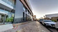 Hani Hotel - parking