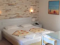 Plaka Hotel I โรงแรมใกล้หาด Plaka Beach