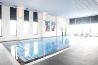 Van der Valk Hotel Almere - С бассейном