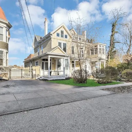 Majestic and Spacious 3 Bdrm 2 Bath Near Eden Park