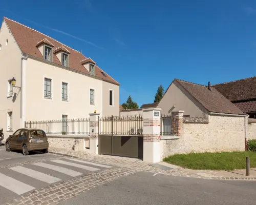 Residence the Originals Demeure des Remparts Hotels in Provins