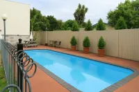 BK's Fountain Court Motel - Pools