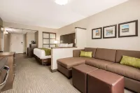 Comfort Inn & Suites - ที่มีสระว่ายน้ำ