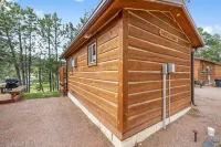 Black Hills Trailside Park Resort - Homestays