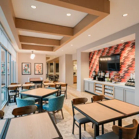 Hyatt Place Sacramento International Airport Отели рядом с достопримечательностью «Арена Арко»