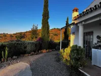 3 bed villa surrounded with tropical gardens with private pool 2 km from town. - Pool