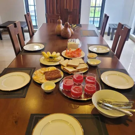 Edward's airport guest in Negombo located 2.1  mile from Colombo Bandaranaike International Airport
