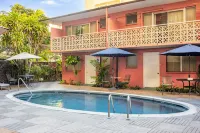 Royal Grove Waikiki - Pools