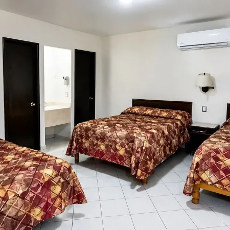 Hotel Flores Hills