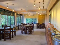 Wilpattu Treehouse Hotel - breakfast