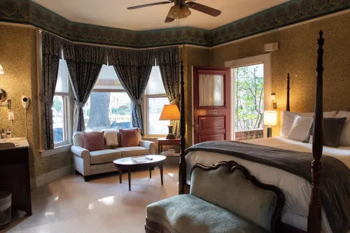 Camellia Inn - balcony