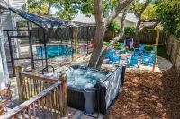 Sleeps 10 Heated Pool Game Room Hot Tub - Bathtub