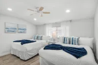 Steps to the Beach Pool Courts Family Fun - balcon