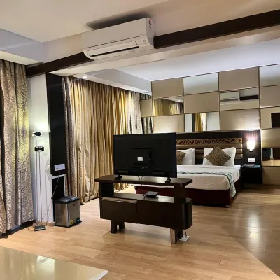 Hotel Supreme Heritage Hotels near Aga Khan Palace
