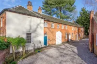 The Coach House - Apartments