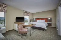 Hampton Inn & Suites Roseburg - Parking