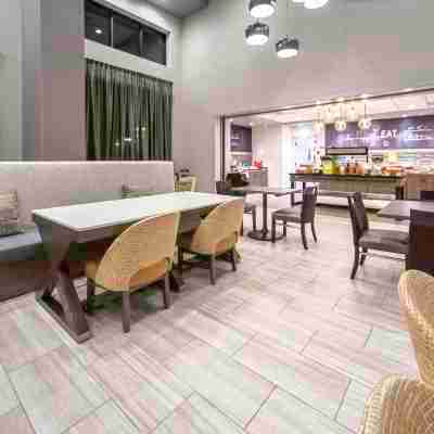 Hampton Inn & Suites Santa Maria Dining/Meeting Rooms