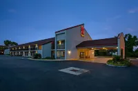 Red Roof Plus+ Mt Pleasant - Patriots Point - Pet friendly