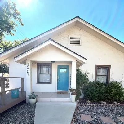 Perched on Pine: Endless Downtown Fun! - Kitchenette