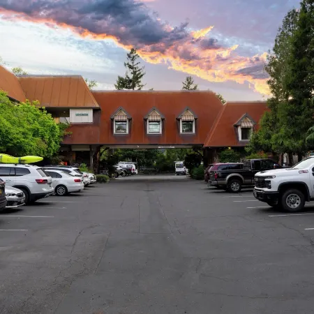 Riverside Inn