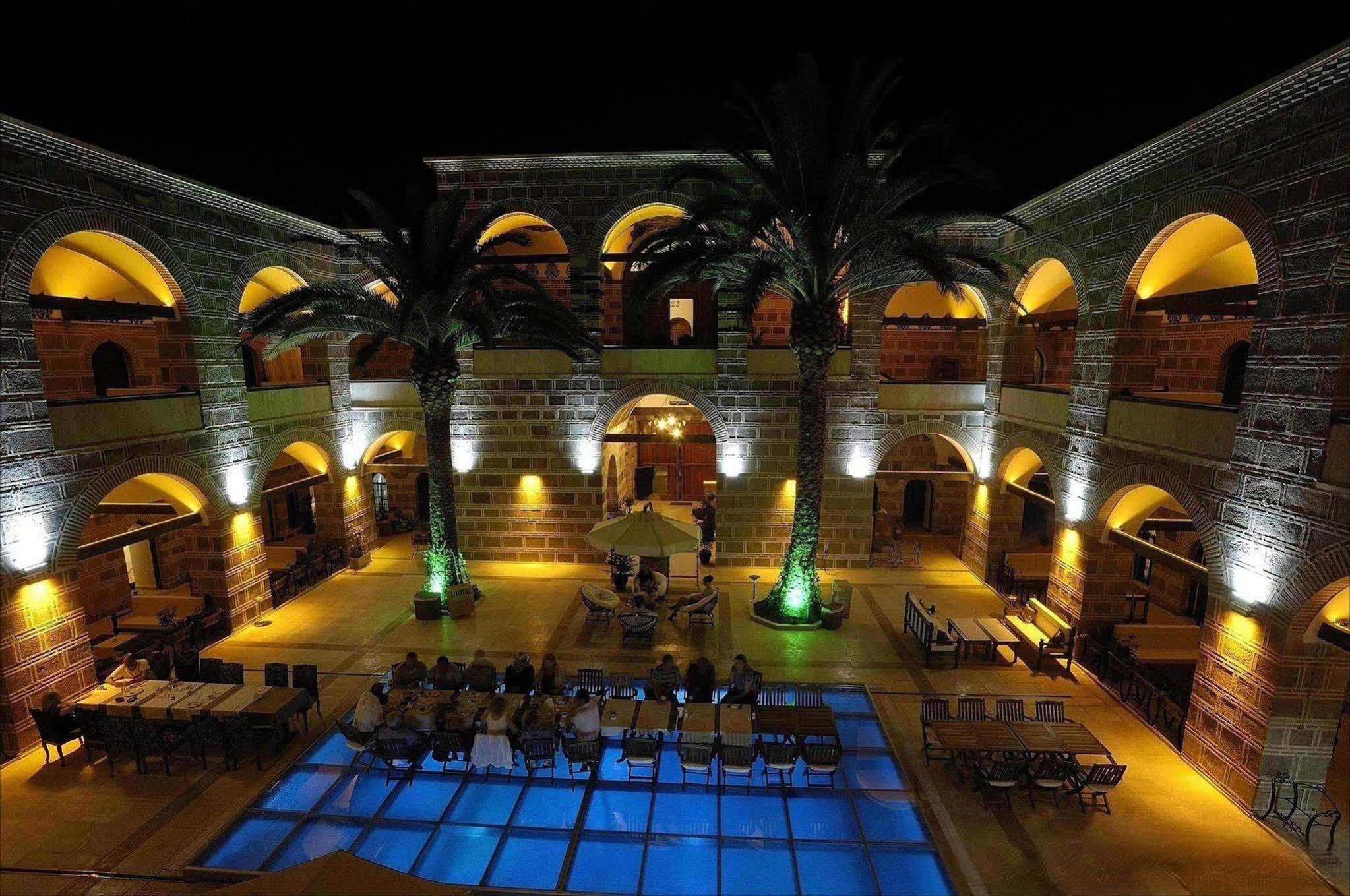 Cesme Kanuni Kervansaray Historical Hotel