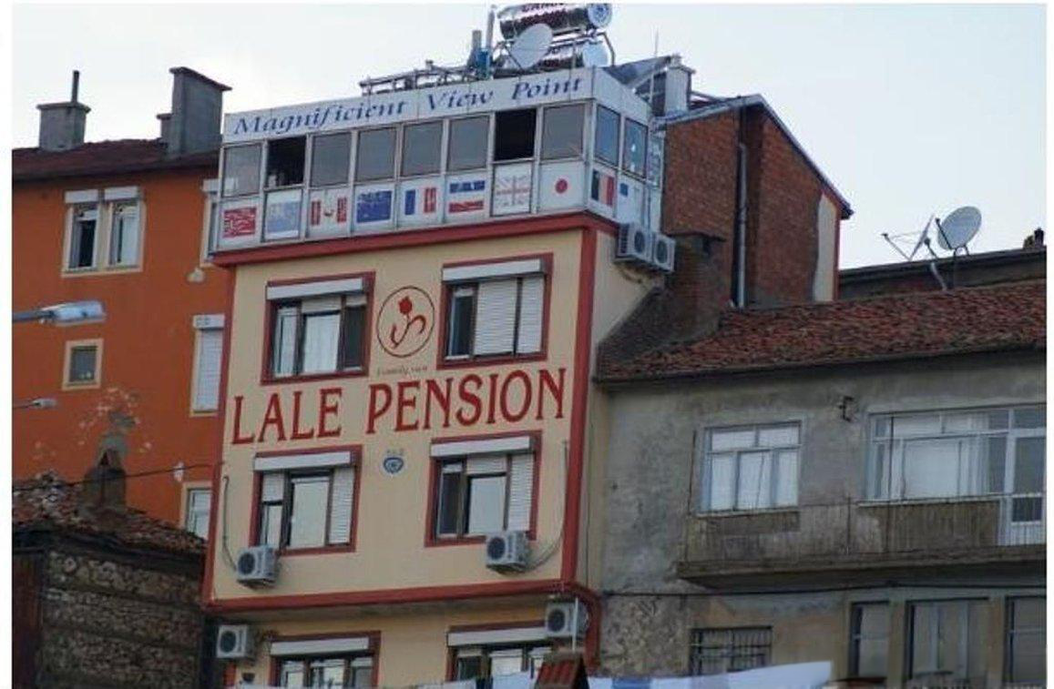 Lale Pension