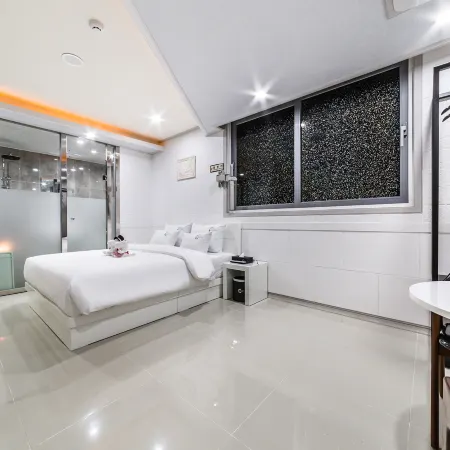 Incheon (Geomdan) Crystal Hotel