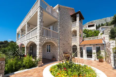 Mediterranean Villa with Astonishing View over the Adriatic Sea and Private Pool Отели в г. Млины