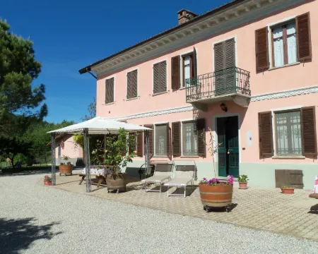 Casa Dei Ciliegi II - Old Farmhouse in the Basso Monferrato Hotels in Castell'Alfero