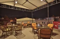 View Cave Hotel - parkir