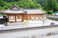 Jecheon Tourist Farm Hanok Stay - Pools
