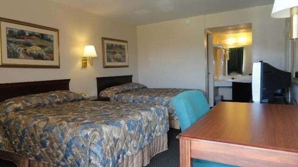 Red Carpet Inn (Formerly Royal Inn)