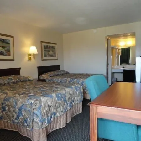 Red Carpet Inn (Formerly Royal Inn)