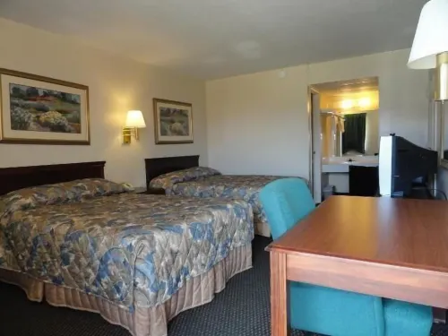 Red Carpet Inn (Formerly Royal Inn) - 2-Star