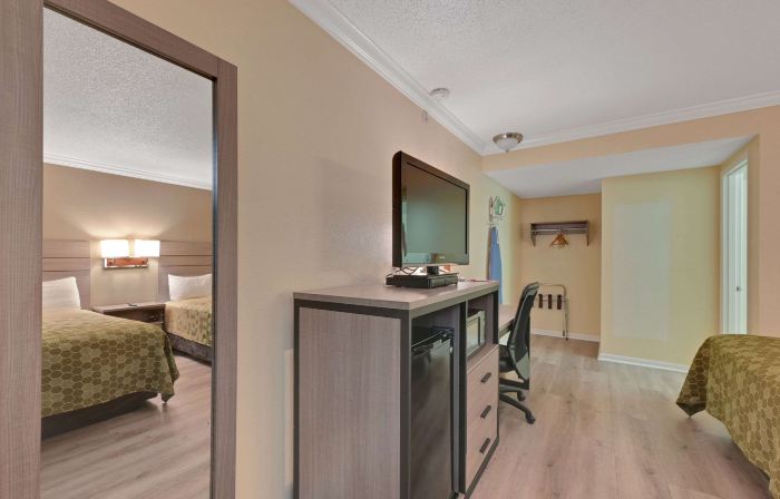Econo Lodge Woodland Near I-5