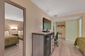 Econo Lodge Woodland Near I-5