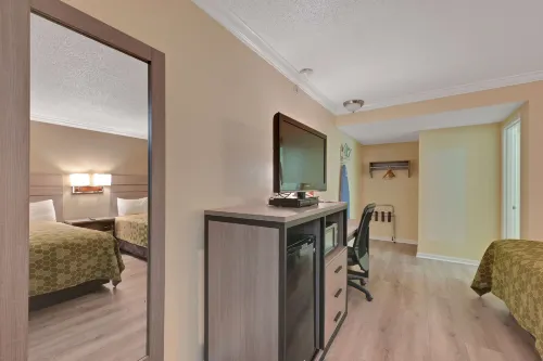 Econo Lodge Woodland Near I-5 - parking