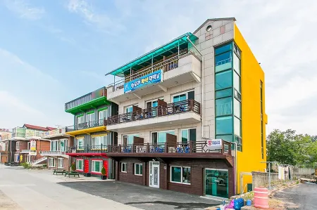 Goseong Hanwori Pension Отели в г. Косон