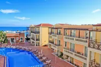Porto Kalamaki Hotel - مسبح