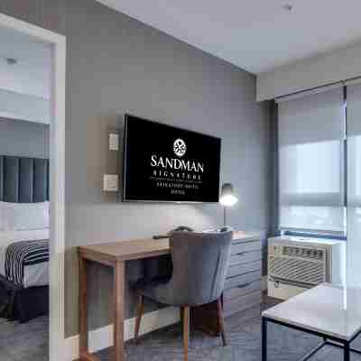 Sandman Signature Saskatoon South Hotel Rooms