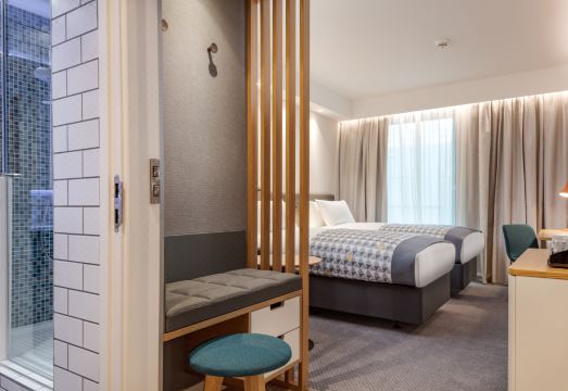 Holiday Inn London Heathrow - Bath Road, an IHG HotelHotel Overview