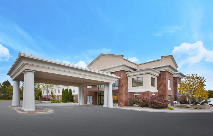 Holiday Inn Express & Suites ROCHESTER-VICTOR by IHG