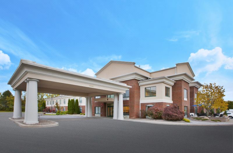 Holiday Inn Express & Suites Rochester-Victor by IHG