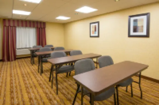Holiday Inn Express & Suites Wauseon Hotels in Fulton County