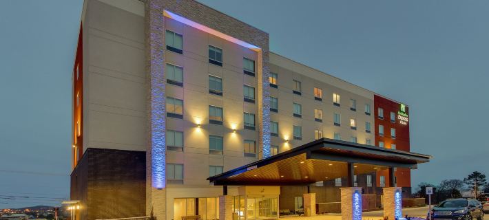 Holiday Inn Express & Suites NASHVILLE METROCENTER DOWNTOWN by IHG Hotel di Nashville